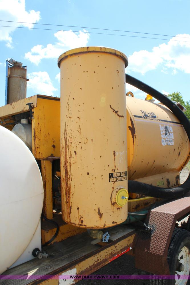 image for item J5932 1998 Vactron vacuum trailer
