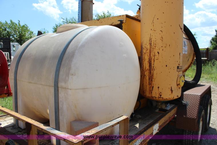 image for item J5932 1998 Vactron vacuum trailer