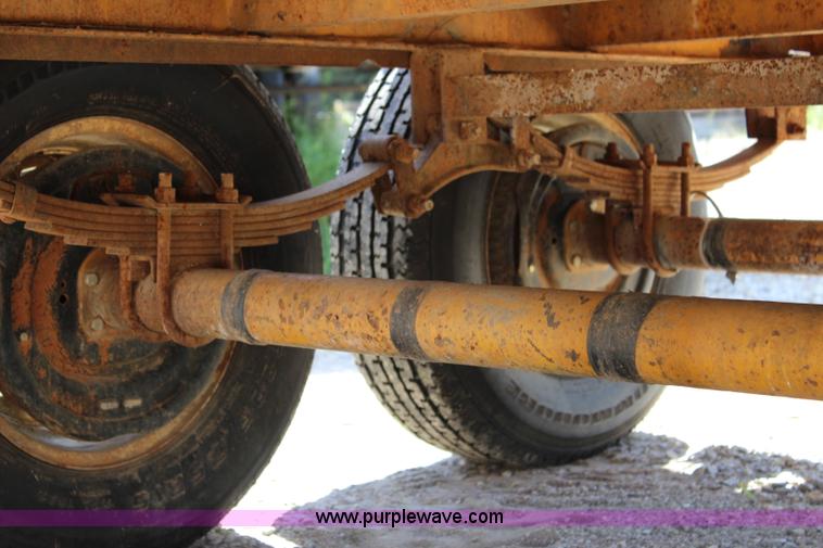 image for item J5932 1998 Vactron vacuum trailer