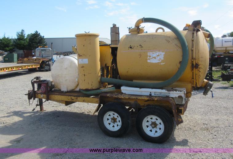 image for item J5933 1998 Vactron PDM500 vacuum trailer