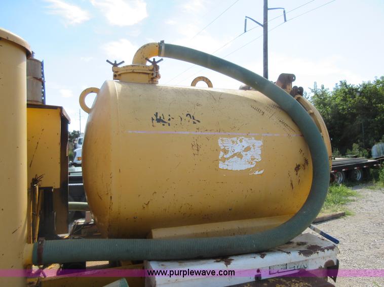 image for item J5933 1998 Vactron PDM500 vacuum trailer