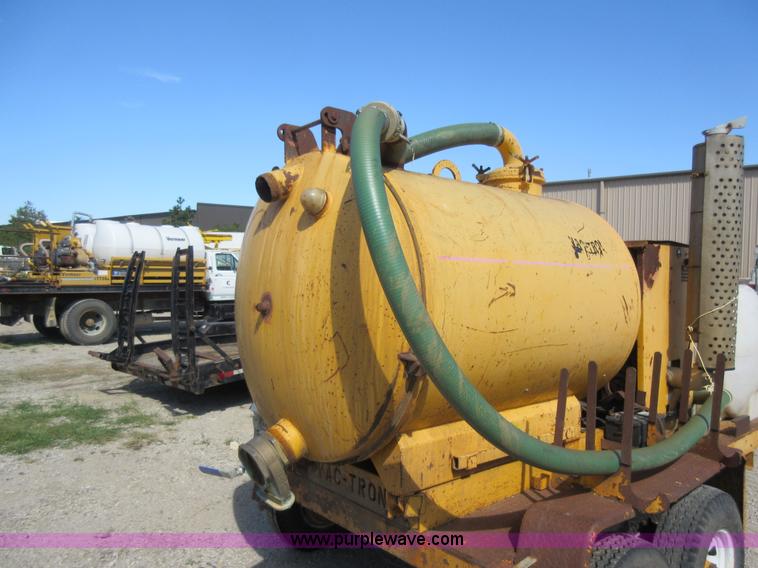 image for item J5933 1998 Vactron PDM500 vacuum trailer