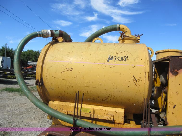 image for item J5933 1998 Vactron PDM500 vacuum trailer