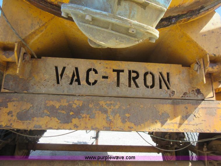 image for item J5933 1998 Vactron PDM500 vacuum trailer
