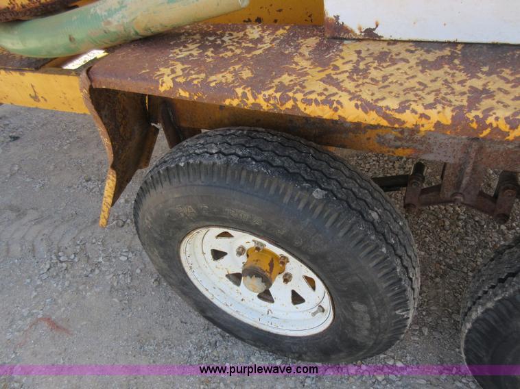 image for item J5933 1998 Vactron PDM500 vacuum trailer