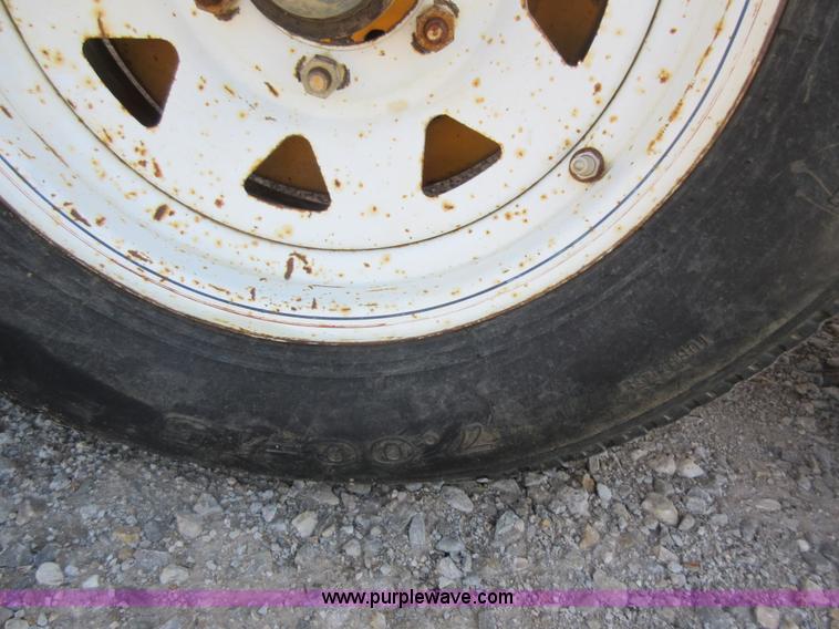 image for item J5933 1998 Vactron PDM500 vacuum trailer