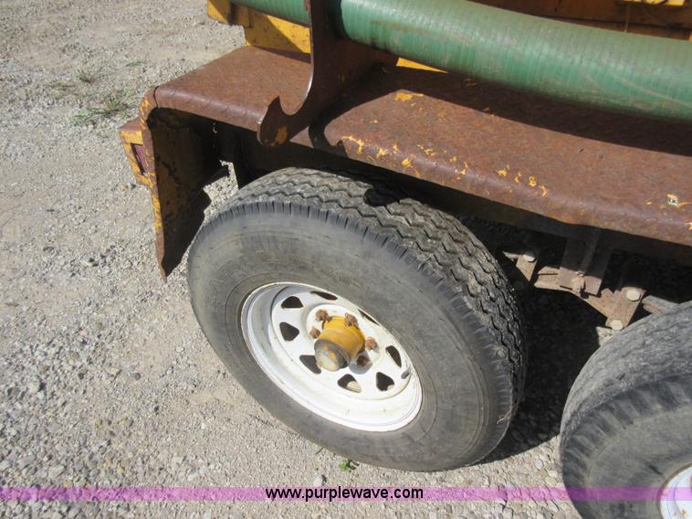 image for item J5933 1998 Vactron PDM500 vacuum trailer