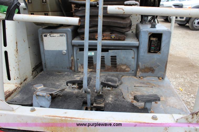 image for item J5935 2002 Takeuchi TB135 compact excavator