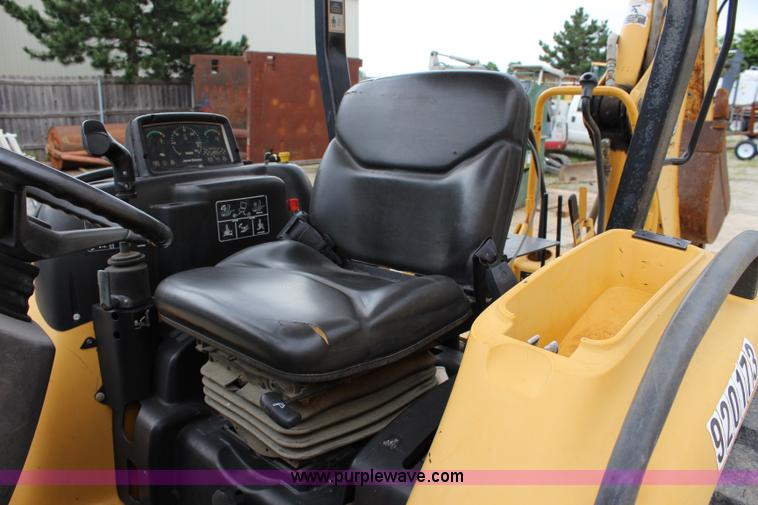 image for item J5936 2002 John Deere 110 backhoe