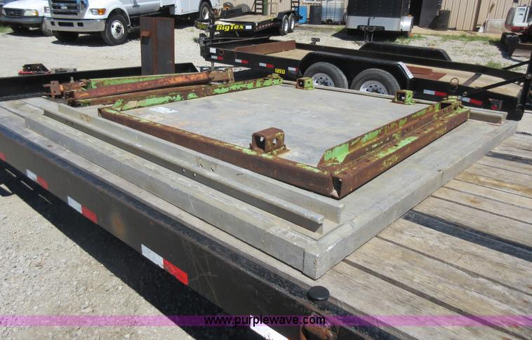 image for item J8640 (2) trench boxes