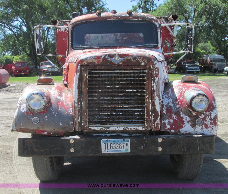 image for item A8833 1958 International 190 truck with live bottom bed