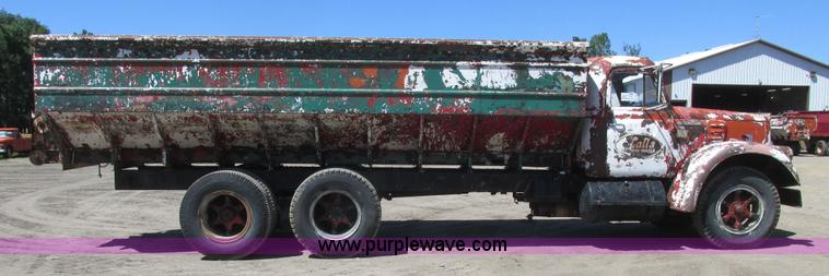 image for item A8833 1958 International 190 truck with live bottom bed