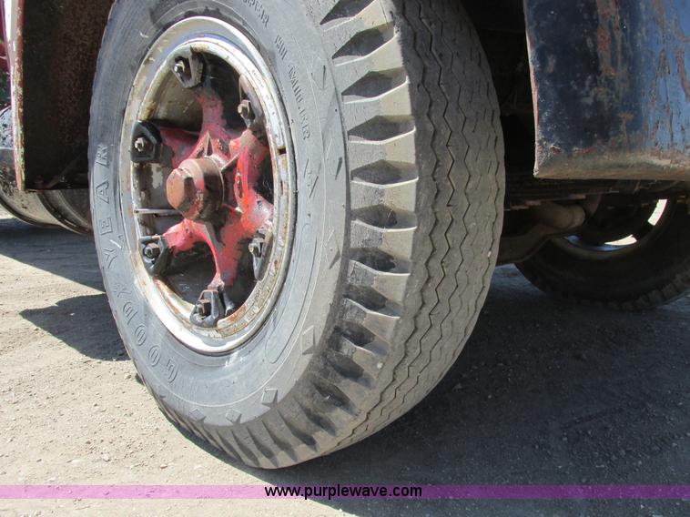 image for item A8833 1958 International 190 truck with live bottom bed