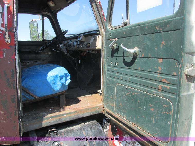 image for item A8833 1958 International 190 truck with live bottom bed