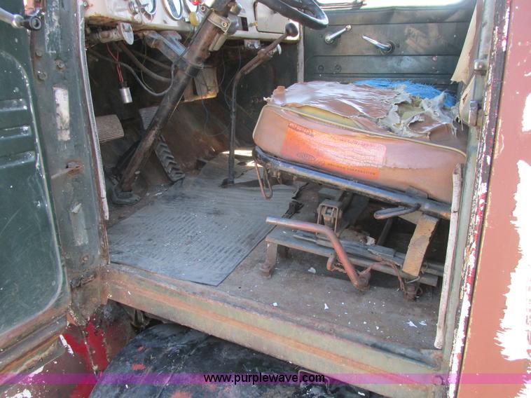 image for item A8833 1958 International 190 truck with live bottom bed