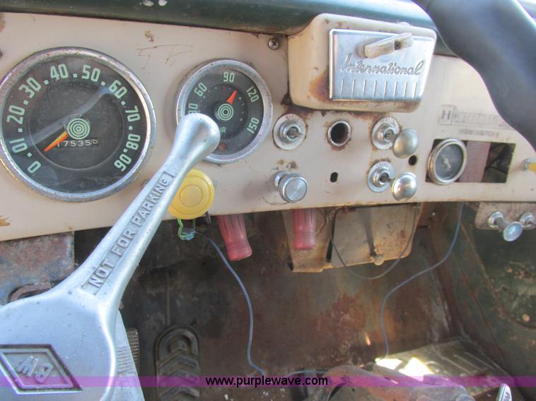 image for item A8833 1958 International 190 truck with live bottom bed