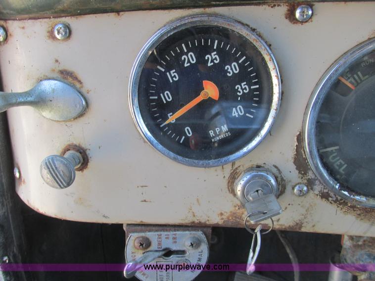 image for item A8833 1958 International 190 truck with live bottom bed