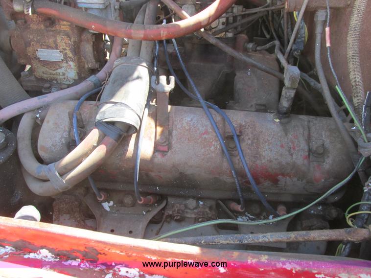 image for item A8833 1958 International 190 truck with live bottom bed
