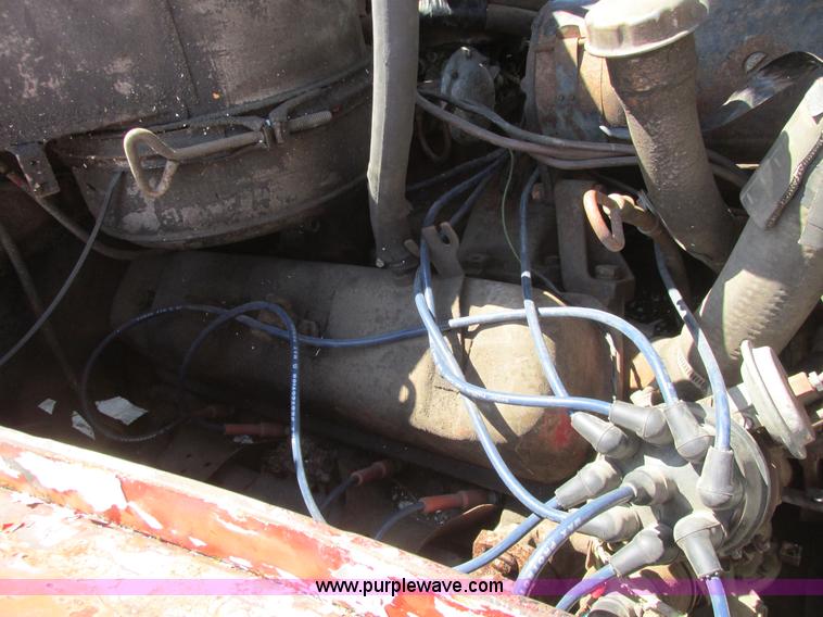 image for item A8833 1958 International 190 truck with live bottom bed