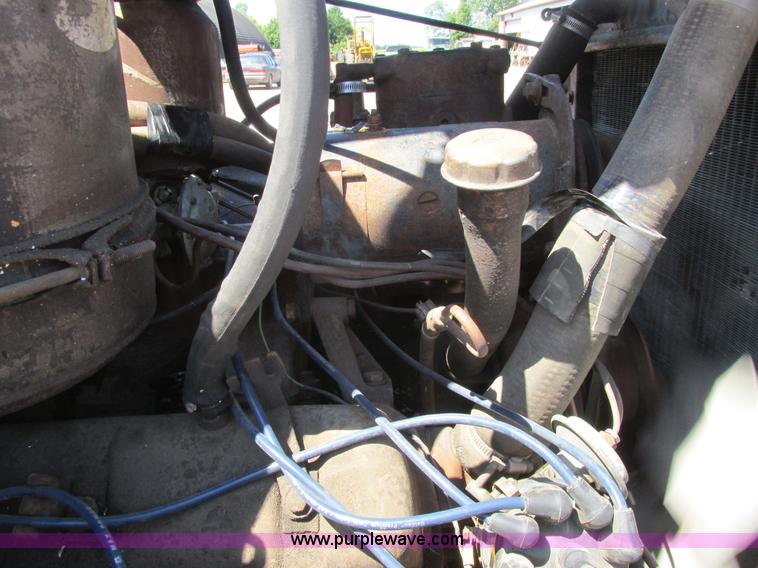 image for item A8833 1958 International 190 truck with live bottom bed