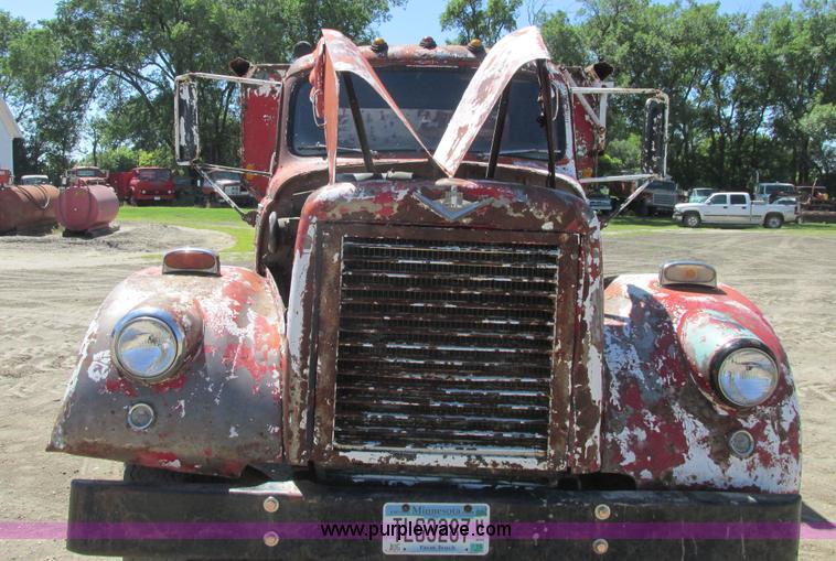 image for item A8833 1958 International 190 truck with live bottom bed