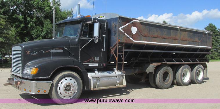 image for item A8836 1991 Freightliner FLD112 truck with live bottom bed