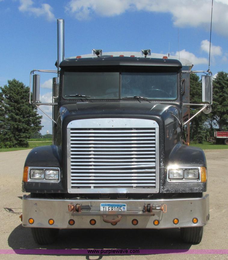 image for item A8836 1991 Freightliner FLD112 truck with live bottom bed