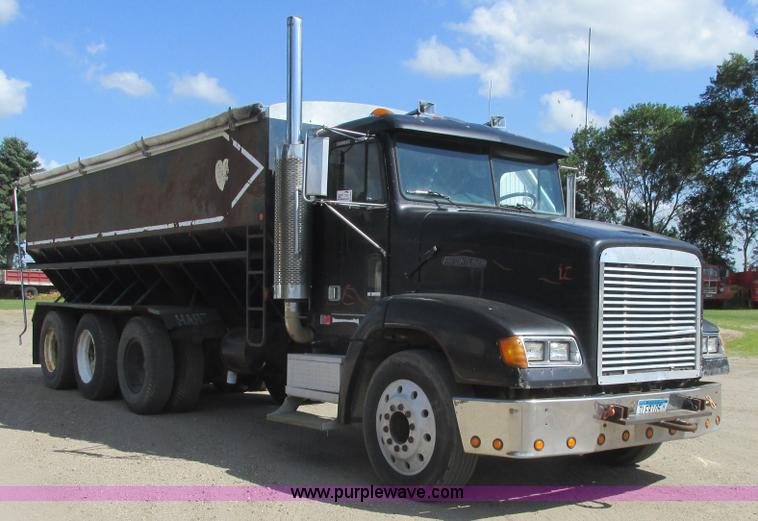 image for item A8836 1991 Freightliner FLD112 truck with live bottom bed