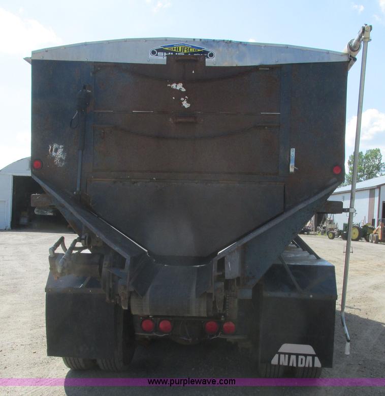 image for item A8836 1991 Freightliner FLD112 truck with live bottom bed