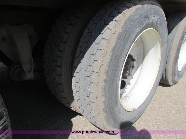 image for item A8836 1991 Freightliner FLD112 truck with live bottom bed