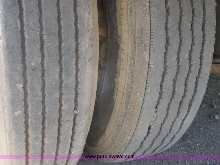 image for item A8836 1991 Freightliner FLD112 truck with live bottom bed