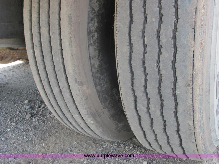 image for item A8836 1991 Freightliner FLD112 truck with live bottom bed