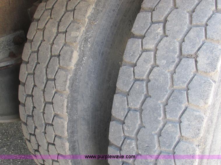 image for item A8836 1991 Freightliner FLD112 truck with live bottom bed