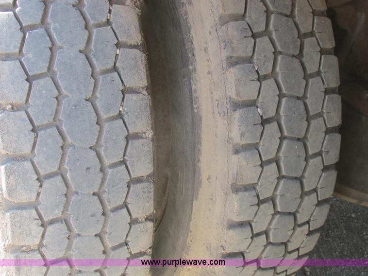 image for item A8836 1991 Freightliner FLD112 truck with live bottom bed