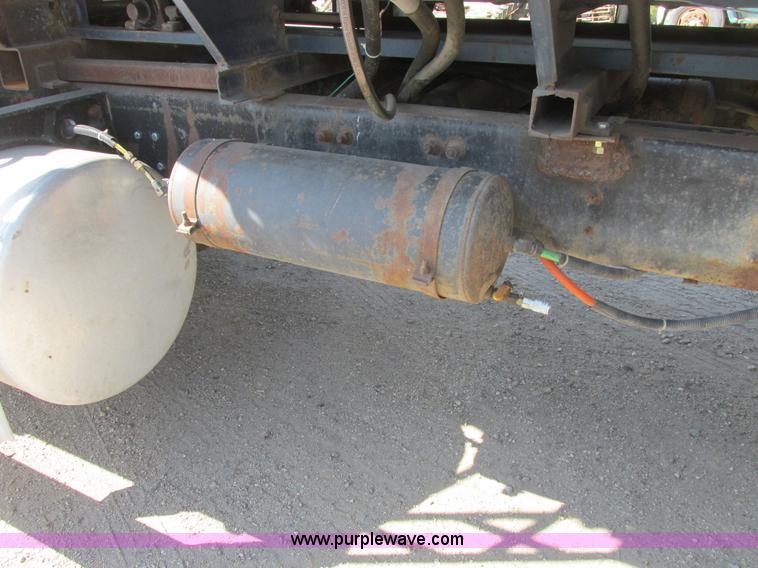 image for item A8836 1991 Freightliner FLD112 truck with live bottom bed