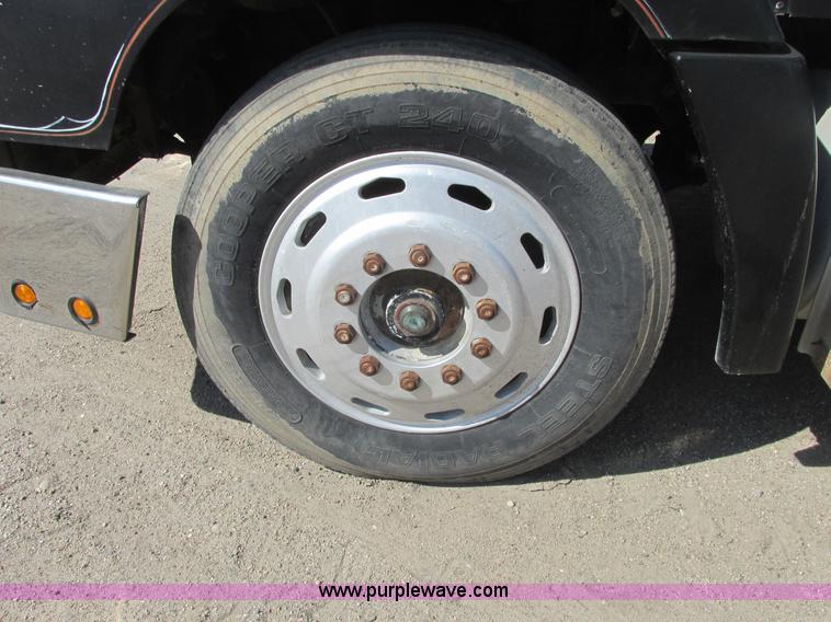 image for item A8836 1991 Freightliner FLD112 truck with live bottom bed