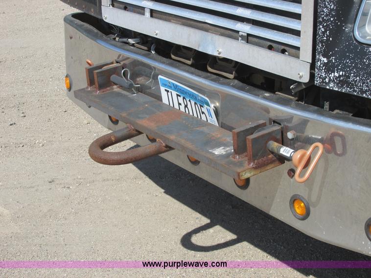 image for item A8836 1991 Freightliner FLD112 truck with live bottom bed