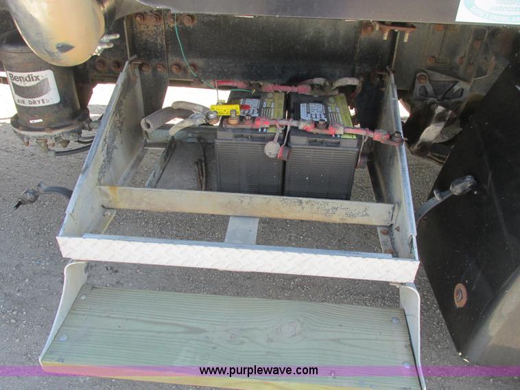 image for item A8836 1991 Freightliner FLD112 truck with live bottom bed