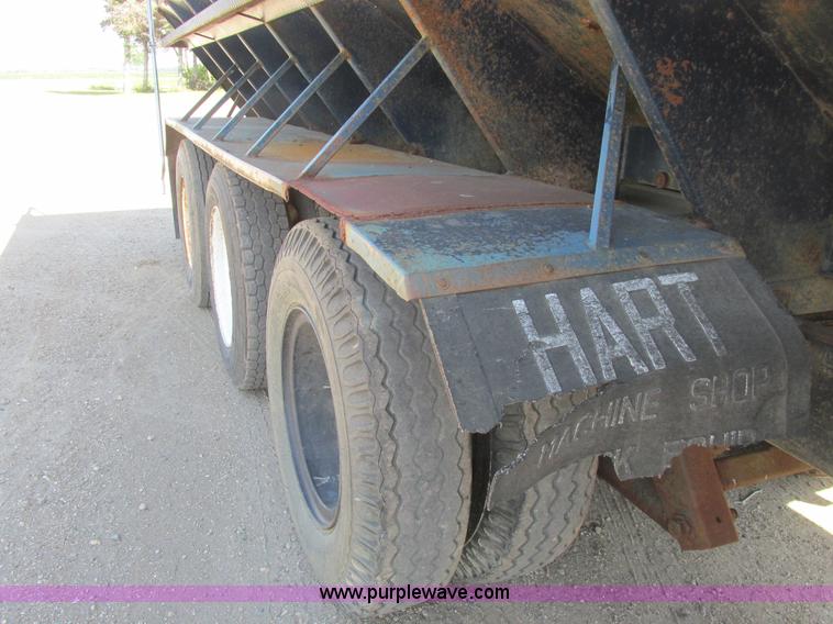 image for item A8836 1991 Freightliner FLD112 truck with live bottom bed