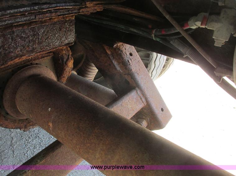 image for item A8836 1991 Freightliner FLD112 truck with live bottom bed