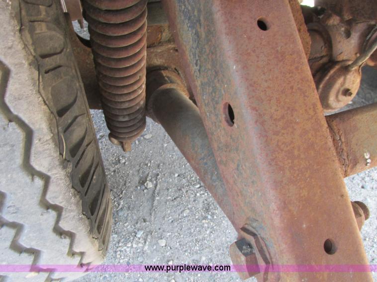 image for item A8836 1991 Freightliner FLD112 truck with live bottom bed