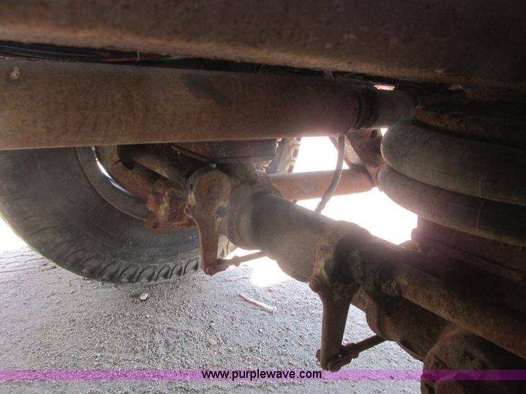 image for item A8836 1991 Freightliner FLD112 truck with live bottom bed