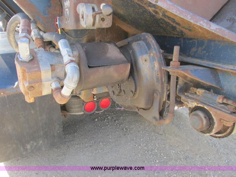 image for item A8836 1991 Freightliner FLD112 truck with live bottom bed