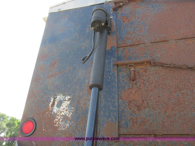 image for item A8836 1991 Freightliner FLD112 truck with live bottom bed