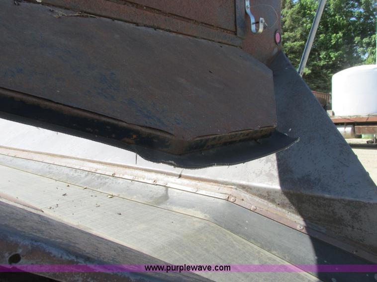 image for item A8836 1991 Freightliner FLD112 truck with live bottom bed