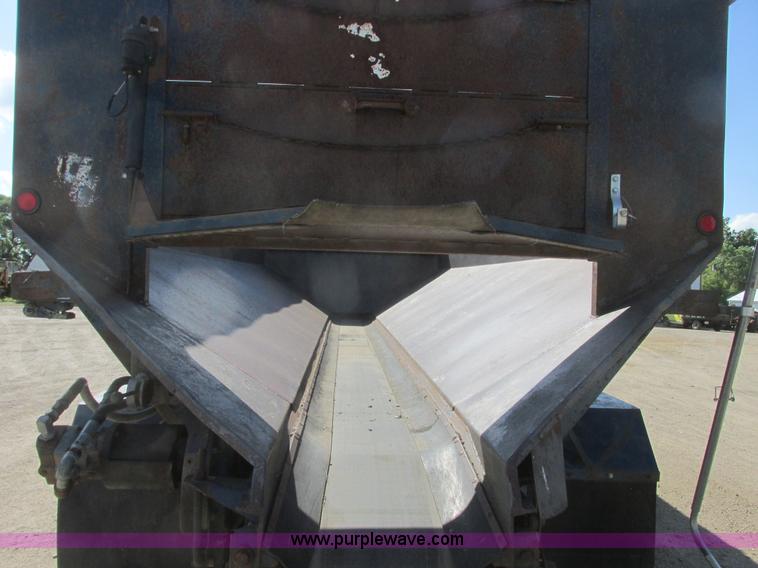 image for item A8836 1991 Freightliner FLD112 truck with live bottom bed