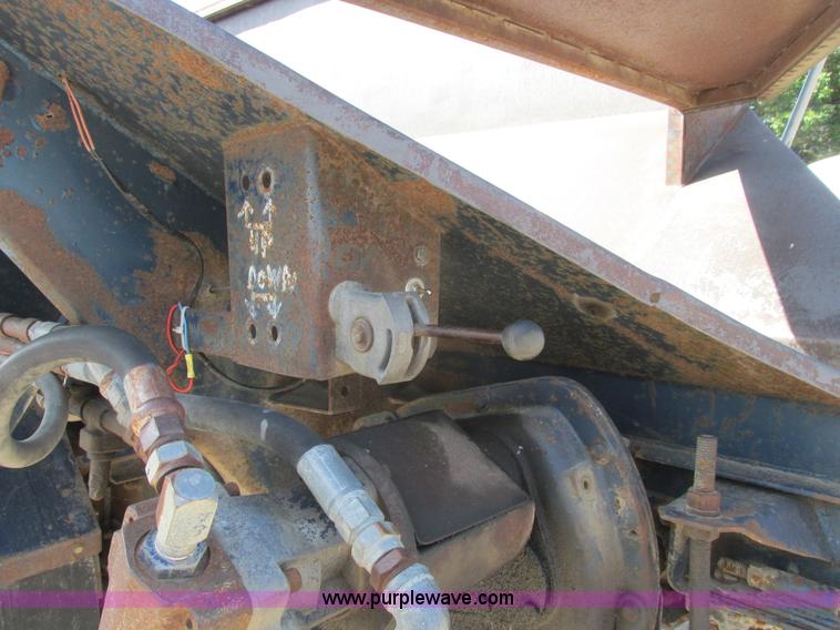 image for item A8836 1991 Freightliner FLD112 truck with live bottom bed