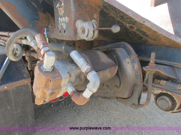 image for item A8836 1991 Freightliner FLD112 truck with live bottom bed