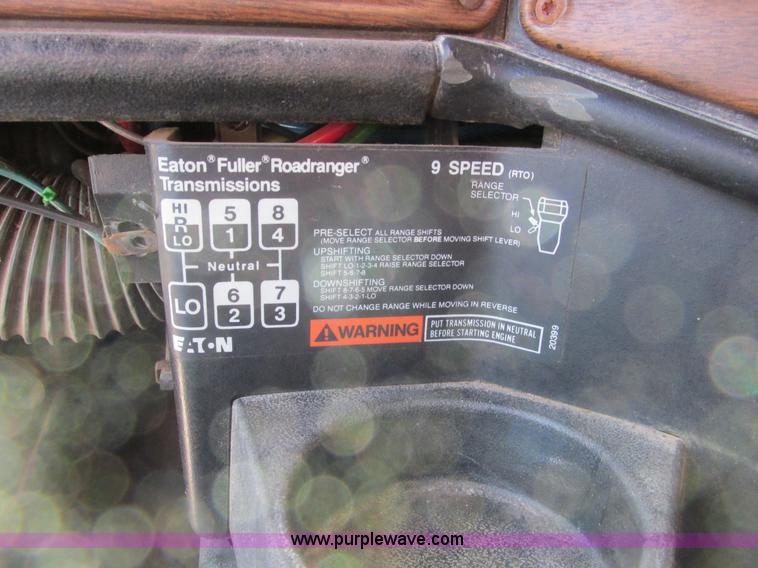 image for item A8836 1991 Freightliner FLD112 truck with live bottom bed