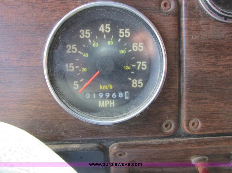 image for item A8836 1991 Freightliner FLD112 truck with live bottom bed